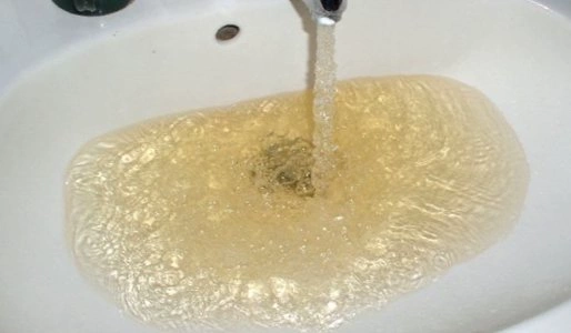 Nước bị nhiễm sắt